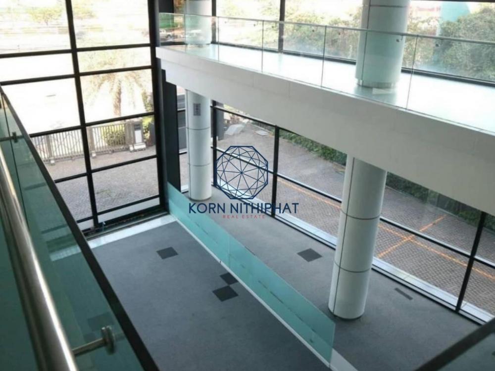 ให้เช่าโชว์รูมพระราม 9 เพชรบุรีตัดใหม่ RCA : Luxury Premium Showroom Rama 9 | โชว์รูมหรู ให้เช่าติดถนนพระราม 9 (มีลิฟต์, ที่จอดรถยนต์ 10 คัน)
