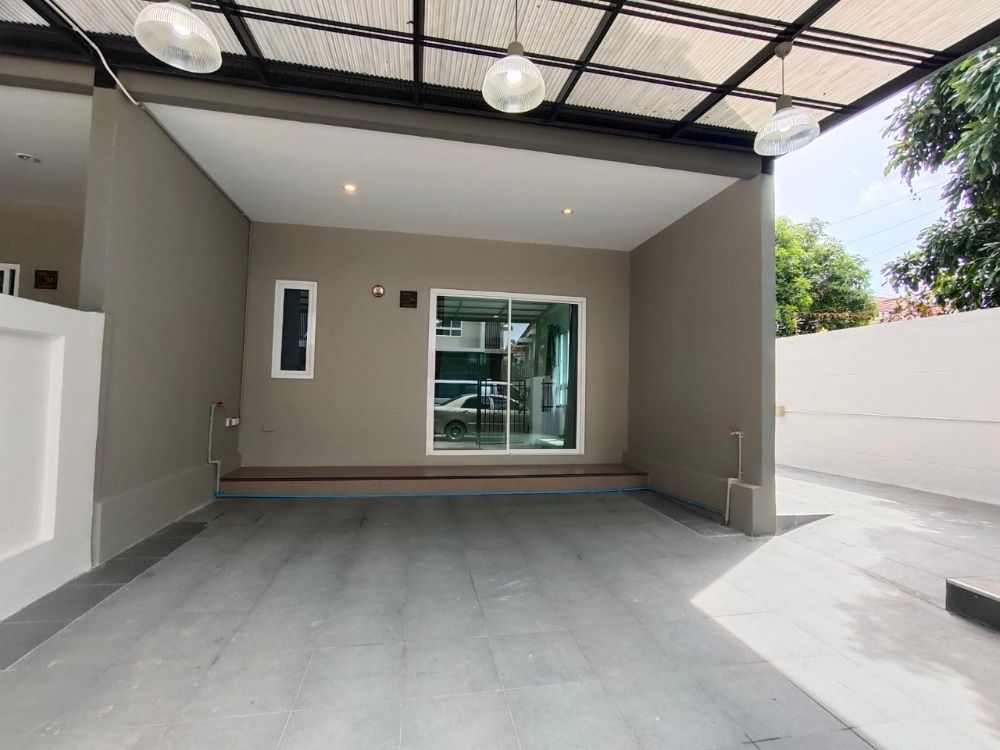 ขายถูก ทาวน์โฮม  หมู่บ้านวิชั่นสมาร์ทไลฟ์  3 ชั้น หลังมุม ต่อเติมครบ Loading...