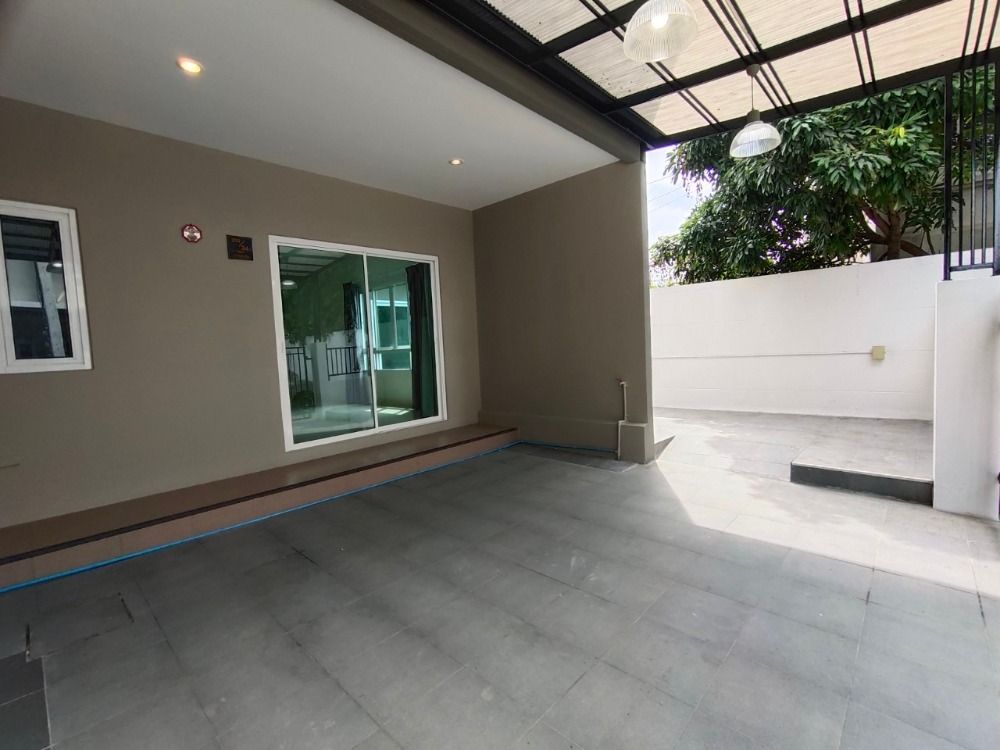 ขายถูก ทาวน์โฮม  หมู่บ้านวิชั่นสมาร์ทไลฟ์  3 ชั้น หลังมุม ต่อเติมครบ Loading...