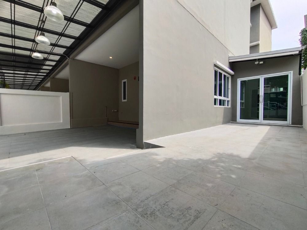 ขายถูก ทาวน์โฮม  หมู่บ้านวิชั่นสมาร์ทไลฟ์  3 ชั้น หลังมุม ต่อเติมครบ Loading...