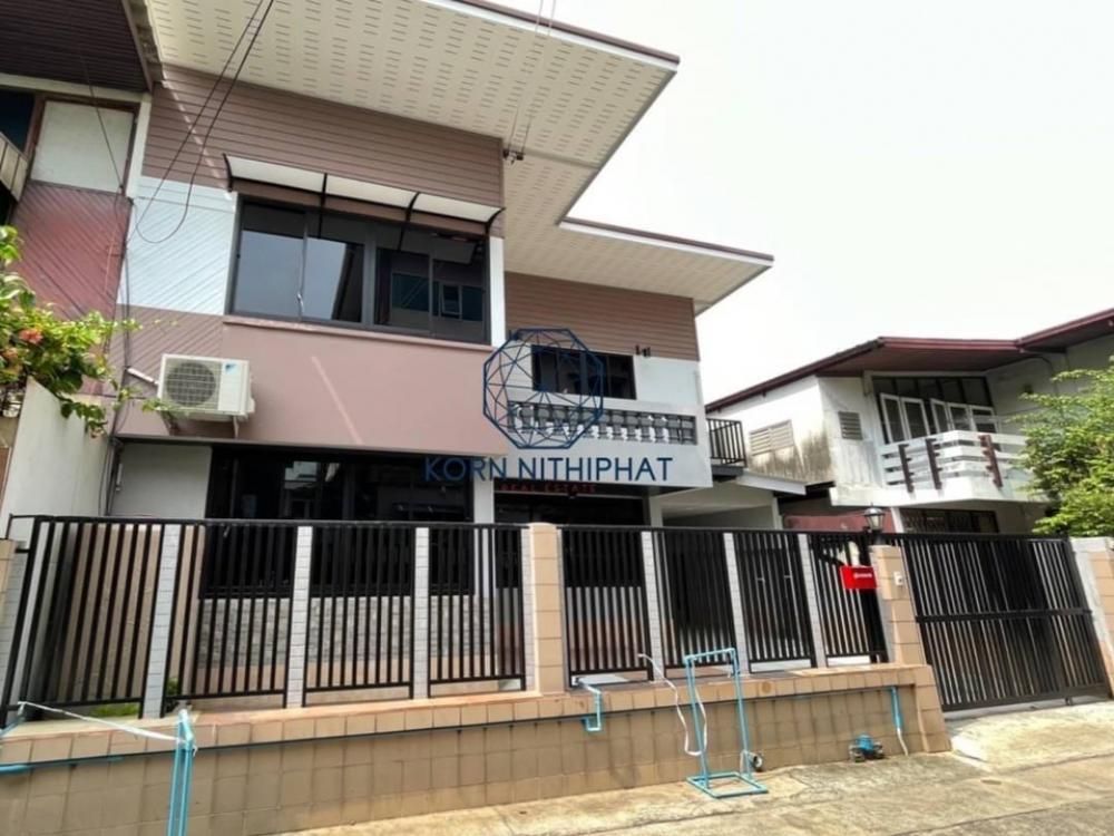 ให้เช่าโฮมออฟฟิศสุขุมวิท อโศก ทองหล่อ : Newly Renovated Home OFFICE 🏡 Soi Emamai - DONKI DONKI MALL 🏬🧑🏻‍🌾👩🏻‍🍳🎋 | Fixed 3 Parkings - Add on Serving (Preferable) | Welcome All Business Purpose 🗽⛲️🎠| READY TO MOVE IN 🚀