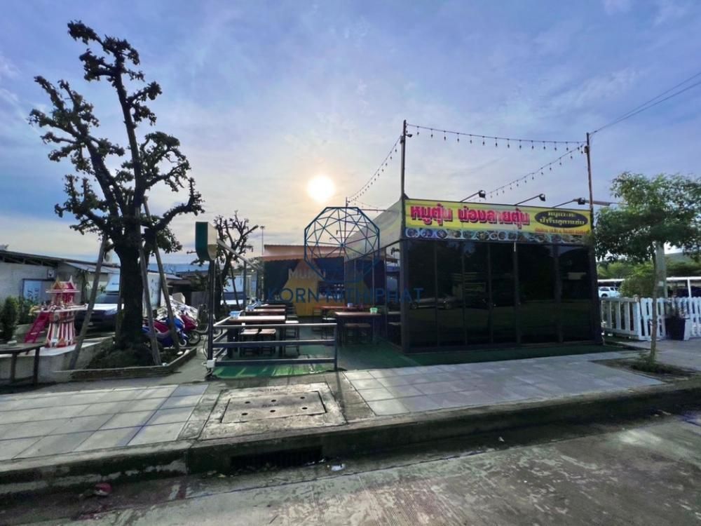For RentLandKaset Nawamin,Ladplakao : Land for rent, 1 rai 1 ngan, Kaset Nawamin Road - has parking.
