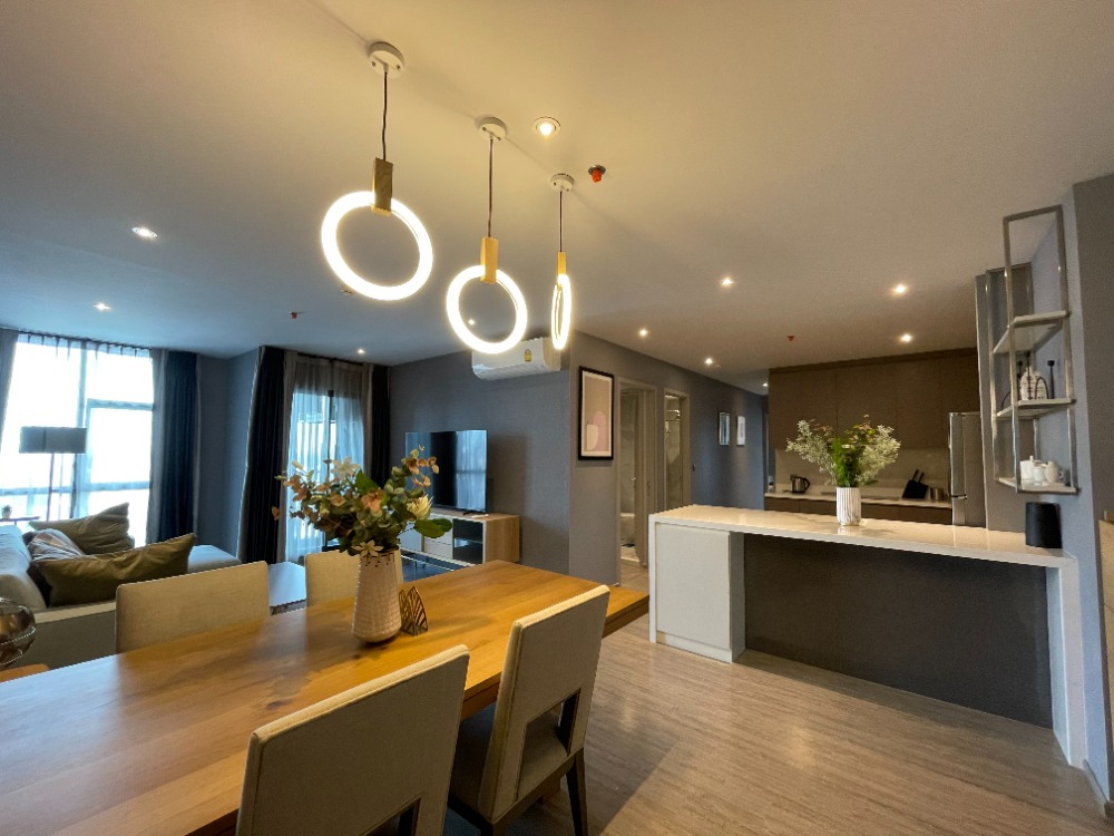 For RentCondoSukhumvit, Asoke, Thonglor : For rent 3 bed 3 bath Rhythm Ekkamai Conner Unit