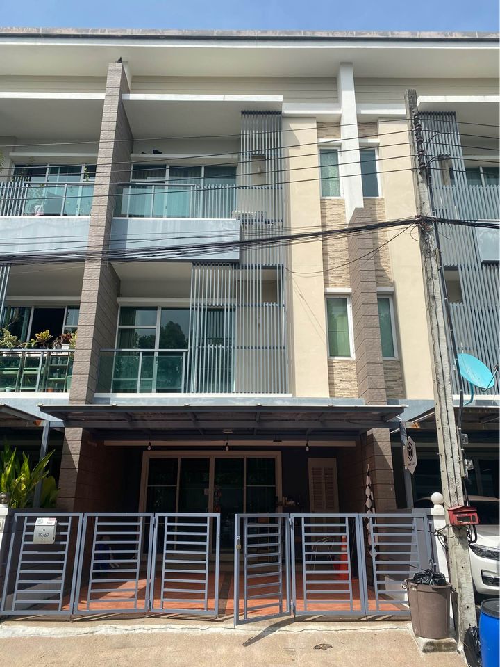ให้เช่าทาวน์โฮมลาดพร้าว101 แฮปปี้แลนด์ : ให้เช่า ทาวน์โฮม 3 ชั้น ทาวน์ พลัสเอ็กซ์ ลาดพร้าว