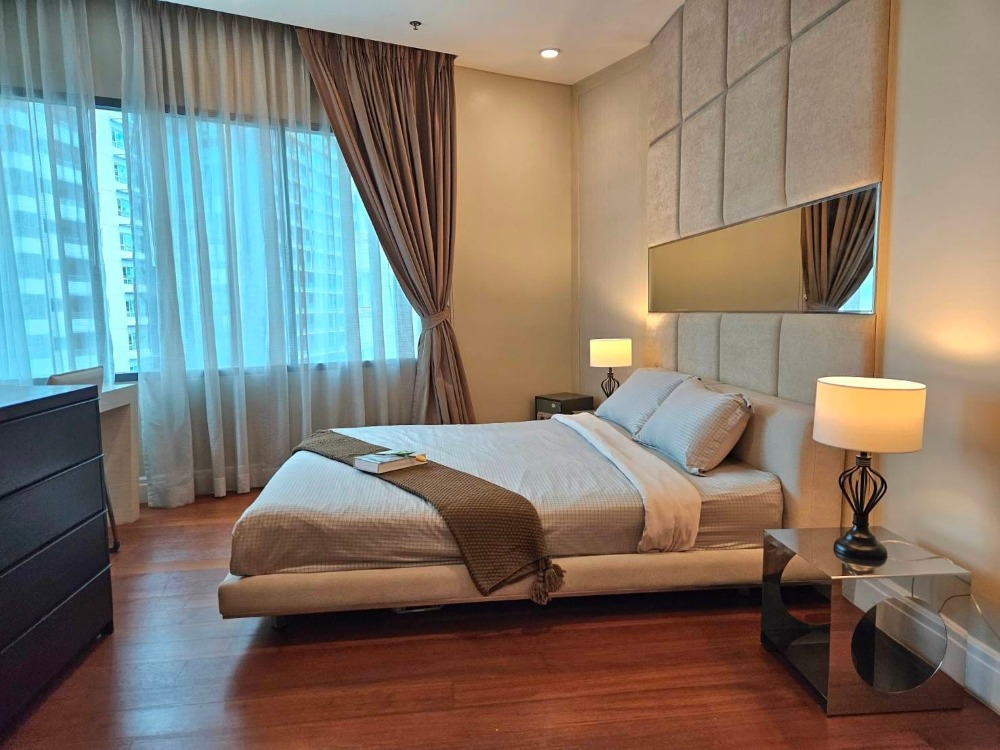 For RentCondoSukhumvit, Asoke, Thonglor : Bright Sukhumvit 24⭐Luxury 1 Bedroom⭐68 sq.m⭐BTS Phrom Phon