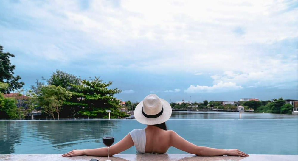 Sale ATMOZ LADPRAO 71 lakeside condo. In the heart of the expressway Ramintra-Ekkamai Loading...