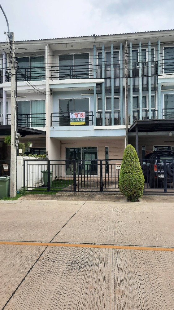 For SaleTownhomeRama5, Ratchapruek, Bangkruai : 3-storey townhome for sale, Vista Park, Sathorn-Pinklao, next to The Wallk at 23. 3 wa, the house has never been