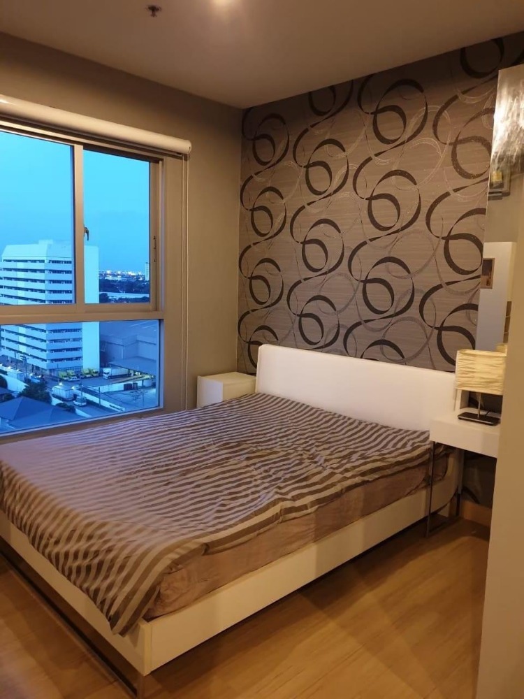 For RentCondoPattanakan, Srinakarin : For rent, The Parkland Srinakarin, parkland srinakarin, room size 36 sq.m., pool view. Nothing blocking the view, very good 360 degrees, 14th floor, 9,000 baht