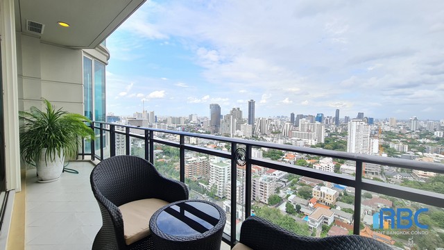 For RentCondoSukhumvit, Asoke, Thonglor : Condo Royce Private Residences Sukhumvit 31 near BTS Phrom Phong