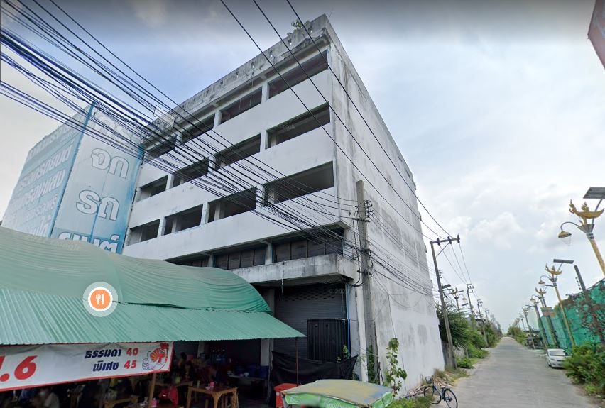 For RentShop HouseSamut Prakan,Samrong : Large commercial building for rent, 4 floors, 4 booths, Soi King Kaew 44, Racha Thewa Subdistrict, Bang Phli District, Samut Prakan, next to King Kaew Road. Close to Ville Mill Golf Course. Suitable for office, showroom