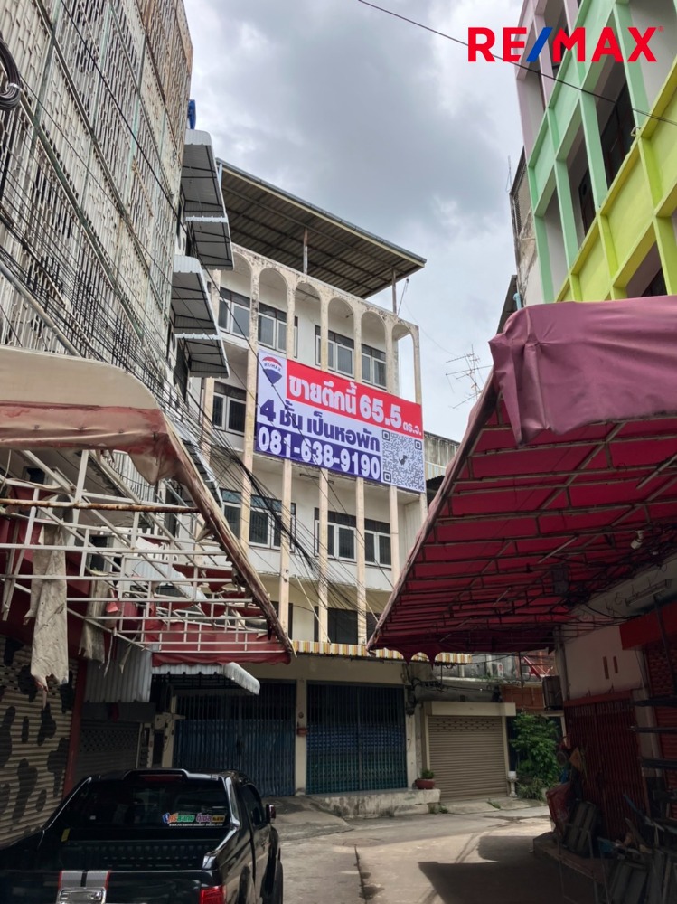 For SaleShop HousePinklao, Charansanitwong : Selling a 4-storey building on Charansanitwong Road (66/3), near Sirindhorn Road intersection, distance 200 meters, walking distance from the mouth of the alley 25 meters, clearly visible from Charansanitwong Road.