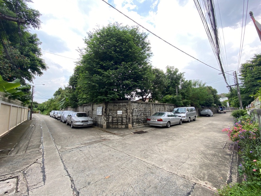 ขายที่ดินซอยงามวงศ์วาน 47 แยก 2-6 (ซอยชินเขต 2/2) เนื้อที่ 574 ตารางวา แปลงมุมติดถนน 3 ด้าน Loading...