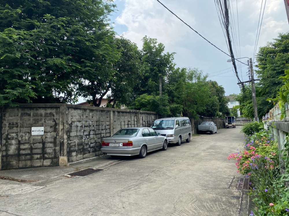 ขายที่ดินซอยงามวงศ์วาน 47 แยก 2-6 (ซอยชินเขต 2/2) เนื้อที่ 574 ตารางวา แปลงมุมติดถนน 3 ด้าน Loading...