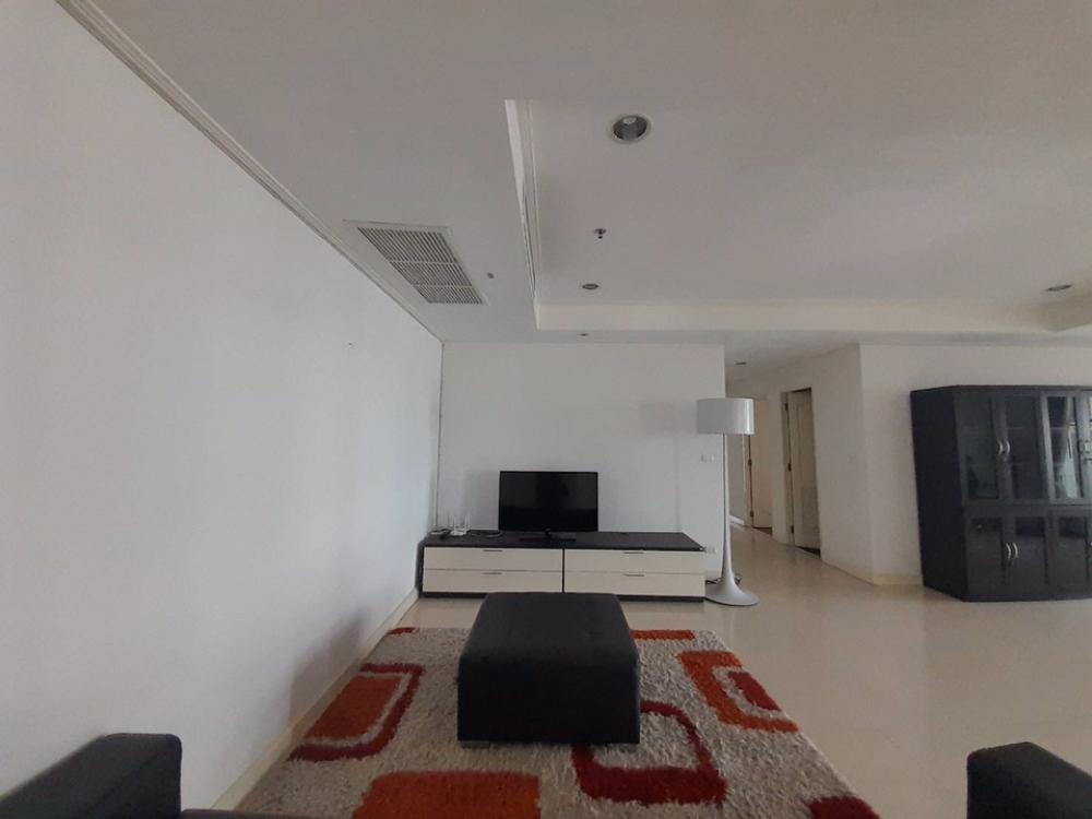For RentCondoSukhumvit, Asoke, Thonglor : Condo for rent, large room, size 182 sq m (3 bedrooms), the room is partially furnished, beautiful room, good wind, near the train station