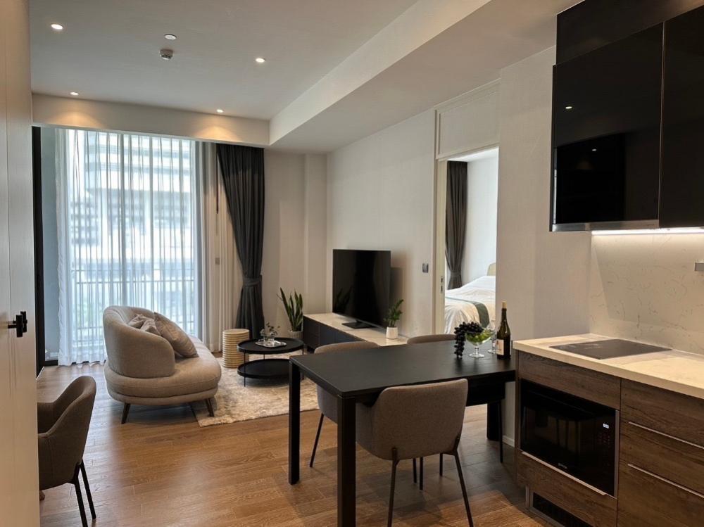 For RentCondoWitthayu, Chidlom, Langsuan, Ploenchit : 🔥Ready to move in. Sep. 65 🔥 Muniq Langsuan 1BR, the most beautiful room in the building, Lumpini garden view, complete electrical appliances 082-459-4297
