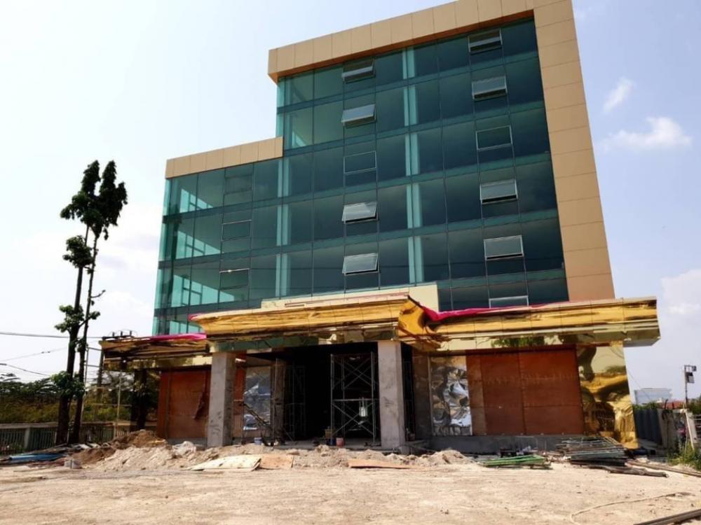 For RentOfficeYothinpattana,CDC : Office building 19,000 sq.m. Ramintra - BTS Bang Chan with 300 parking spaces (BRAND-NEW)