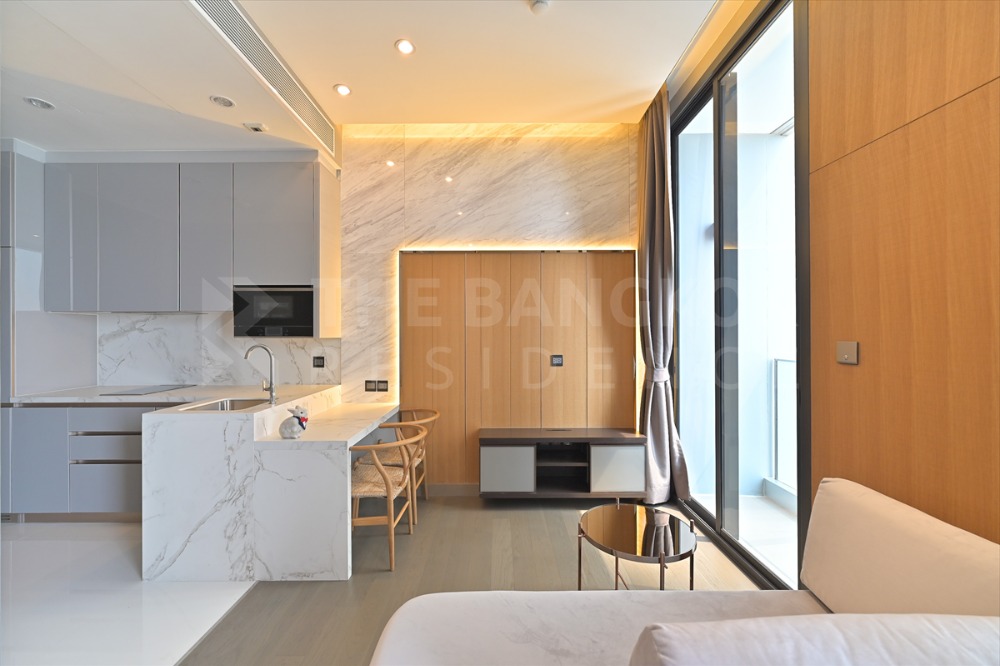 For RentCondoRama9, Petchburi, RCA : [ RENT ] >>> Rent The ESSE at Singha Complex, 70 sq.m., 2 bedrooms, 2 bathrooms, high floor, beautiful view, SWU, very elegant decoration / contact 065-8219716 ice