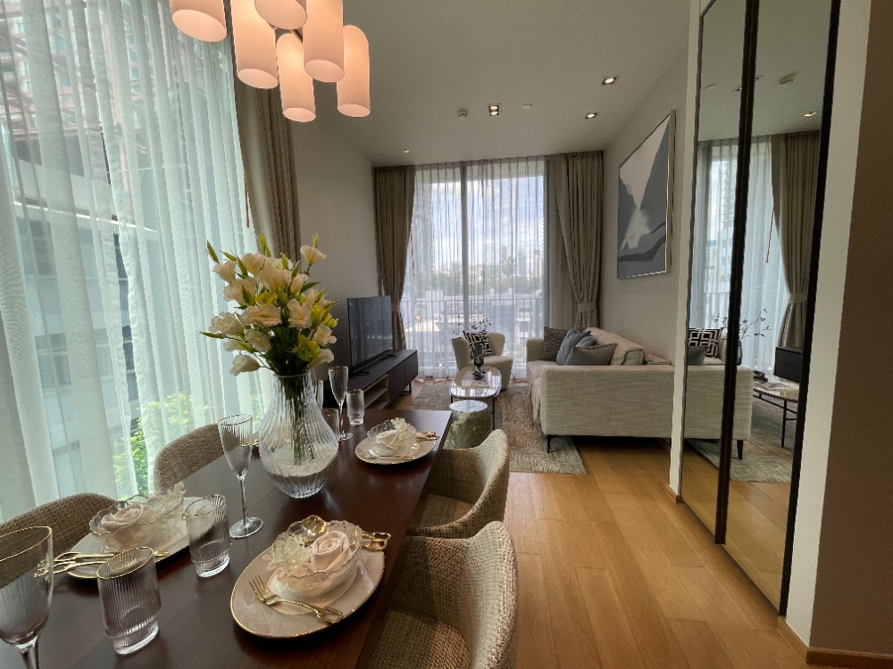 For SaleCondoWitthayu, Chidlom, Langsuan, Ploenchit : Condo for sale 28 Chidlom, 2nd floor, usable area 79.01 sq m, 2 bedrooms, 2 bathrooms, fully furnished, ready to move in. Condo on a potential location in the heart of Chidlom, near BTS Chidlom 280 m.