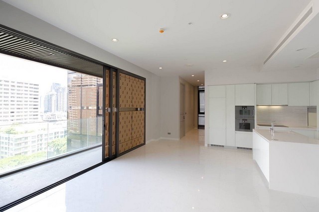 For RentCondoSukhumvit, Asoke, Thonglor : Condo VITTORIO Sukhumvit 39, new room for Rent, 3 bedrooms, Unfurnished, near BTS Phrom Phong