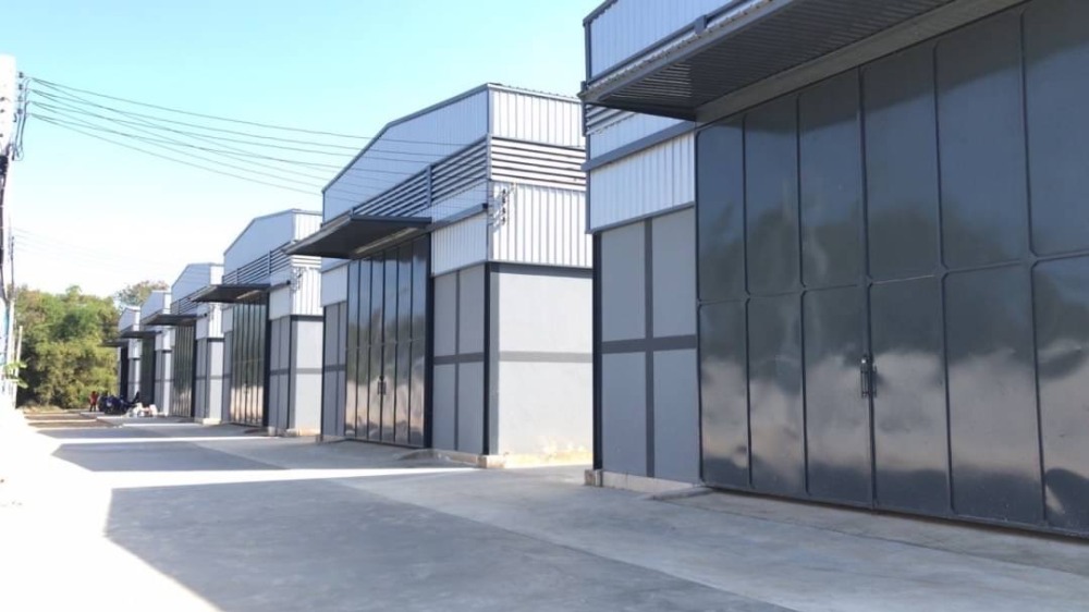 For RentWarehouseMin Buri, Romklao : Warehouse for rent, new construction, , Suwinthawong, Nong Chok, usable area 402 sq m., floor load 2 tons / sq m. Building height 8 meters, 2 bathrooms inside, for rent 60,000 baht/month.
