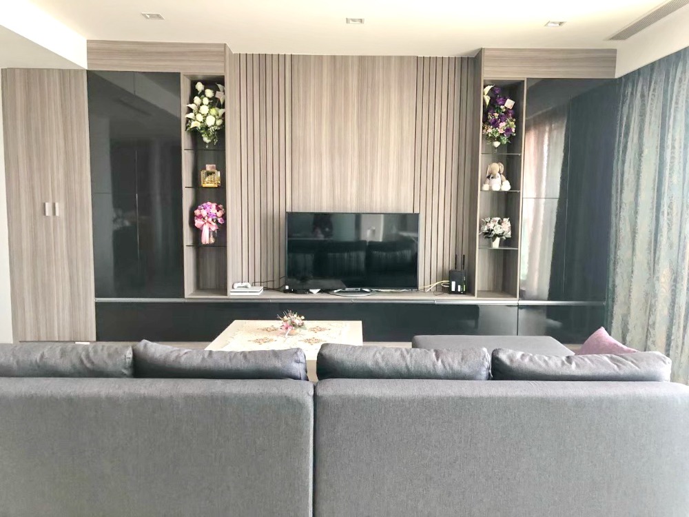 ให้เช่าคอนโดวงเวียนใหญ่ เจริญนคร : 6420😊 For RENT ให้เช่า 3 ห้องนอน🚄ใกล้ BTS เจริญนคร🏢เดอะ ริเวอร์ เจริญนคร The River🔔พื้นที่:140.00ตร.ม.💲ขาย:120,000฿📞O99-5919653,065-9423251✅LineID:@sureresidence