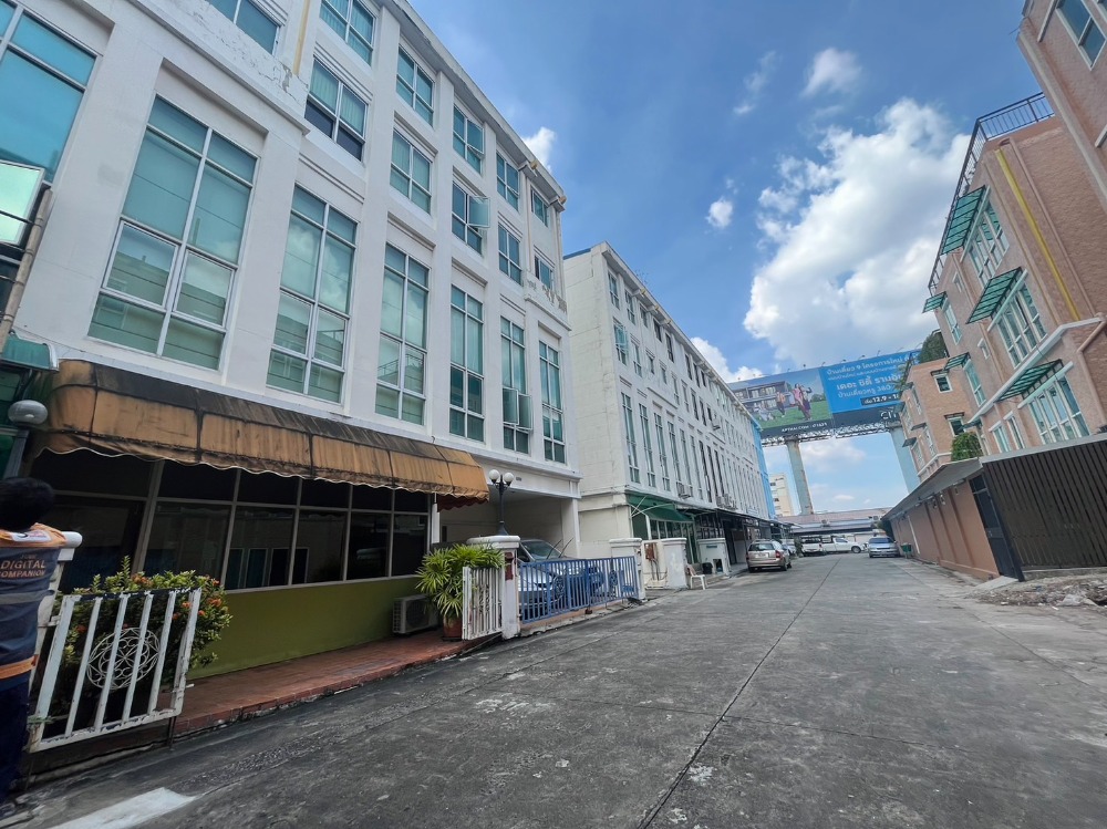 For SaleShop HouseYothinpattana,CDC : Pradit Manutham Soi 9 / 5 Bedrooms (Sale), Pradit Manutham Soi 9 / 5 Bedrooms (SALE) RUK208