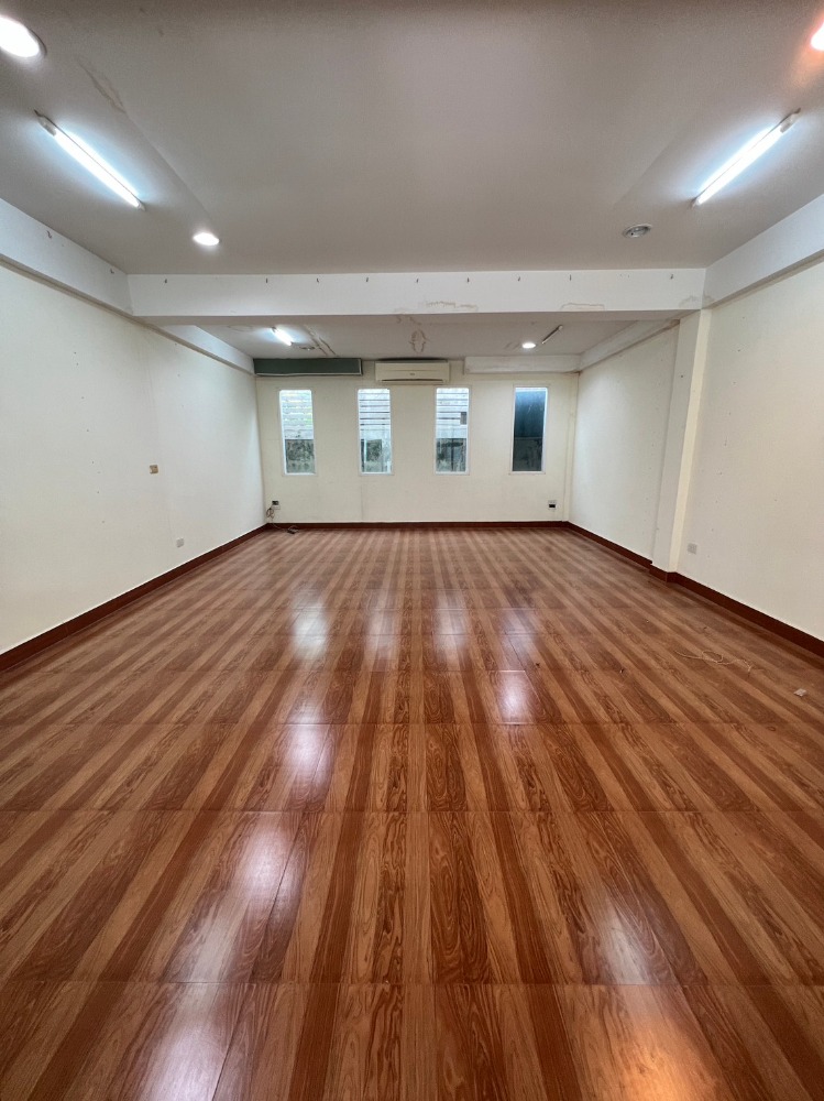 For RentOfficeMin Buri, Romklao : Space for rent with building Next to Pracha Ruam Jai Road For office buildings/houses/warehouses/warehouses