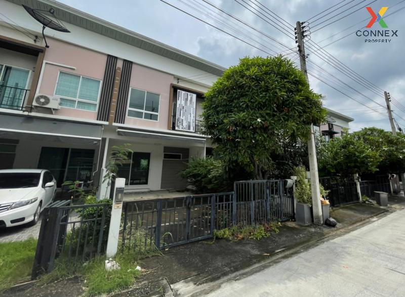 For SaleTownhomePathum Thani,Rangsit, Thammasat : Townhome for sale The Trust Town Rangsit - Khlong 1 near Future Park Rangsit, the beginning of the project, Main Road