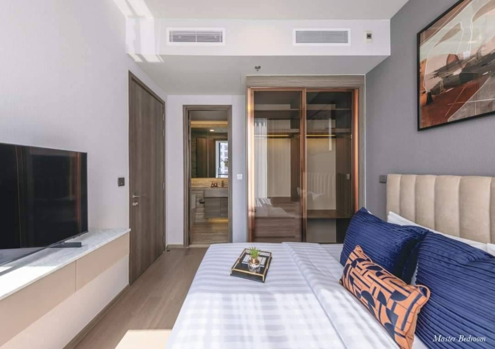 For SaleCondoSukhumvit, Asoke, Thonglor : CELES ASOKE, LUXURY level condo, next to Asoke Montri Road, near BTS Asoke, MRT Sukhumvit, only 150 meters, 1 bedroom, 41.84 sq m, fully furnished, ready to move in, price 11.1 million baht*