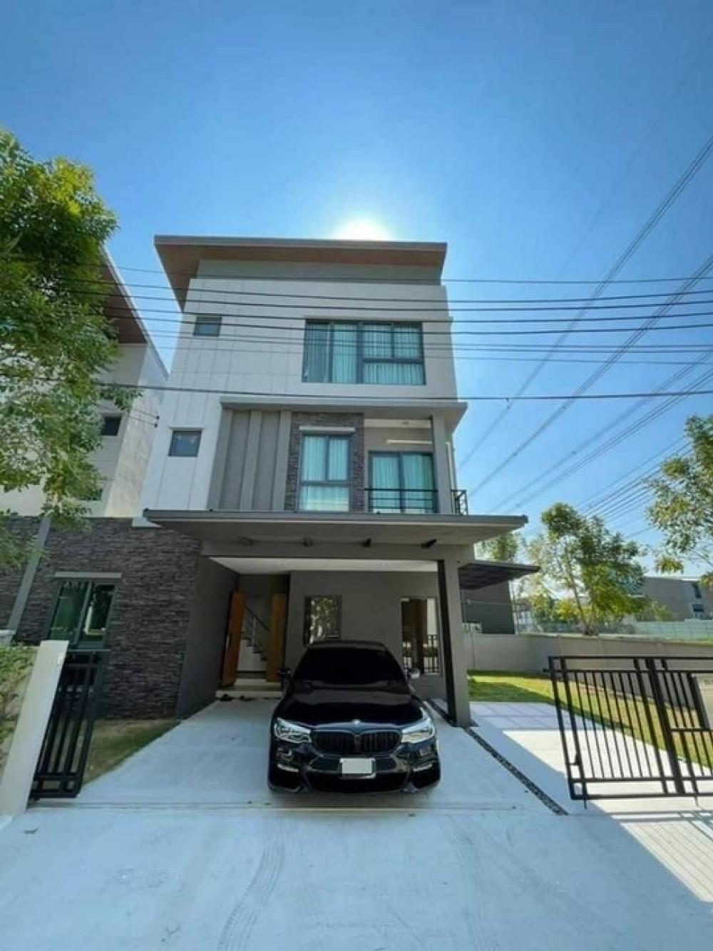 ให้เช่าบ้านพัฒนาการ ศรีนครินทร์ : ปล่อยเช่า ทาวน์โฮมหลังริมใหม่ สภาพมือ1 บ้านกลางเมือง The Edition พระราม9-กรุงเทพกรีฑา