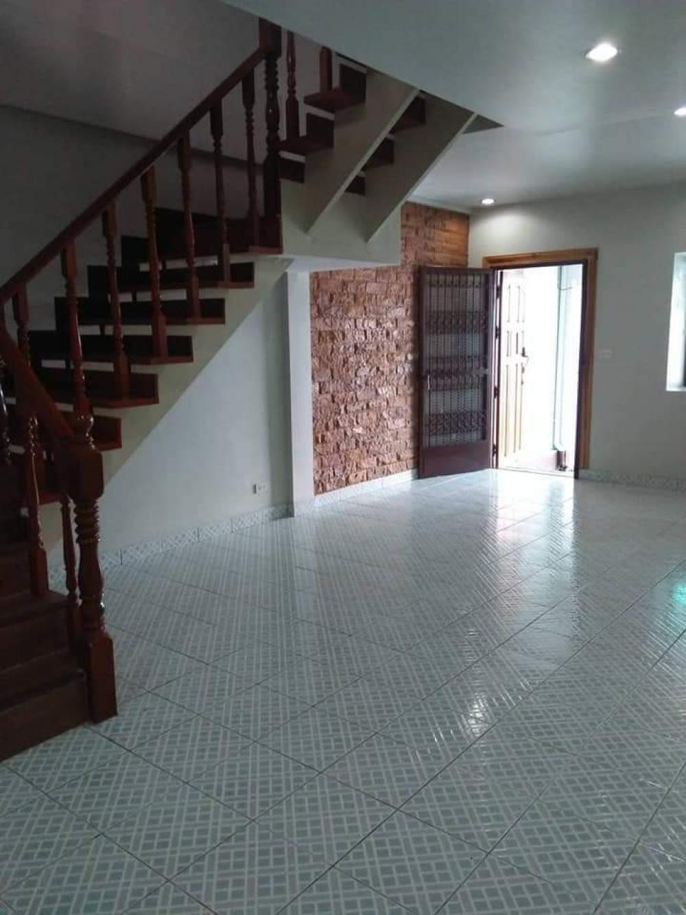 ให้เช่าทาวน์โฮมอ่อนนุช อุดมสุข : Town home rent 20,000 b month 3+1 room 3 floor 3 bath 1 car park Onnut 17id line - 0938563451