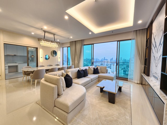 For RentCondoSukhumvit, Asoke, Thonglor : Supalai Oriental Sukhumvit 39 Phrompong Penthouse unit. High floor Supalai Oriental Phrompong