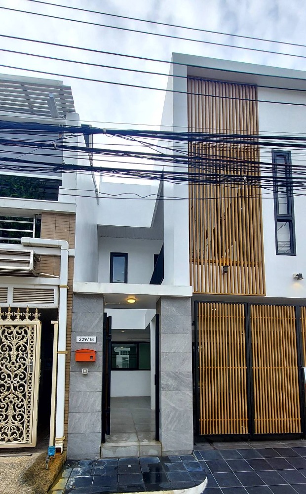 For RentTownhomeSathorn, Narathiwat : For rent #TownhomeSathorn #Narathiwat22 PET Friedly House 3+1 Beds 3Baths