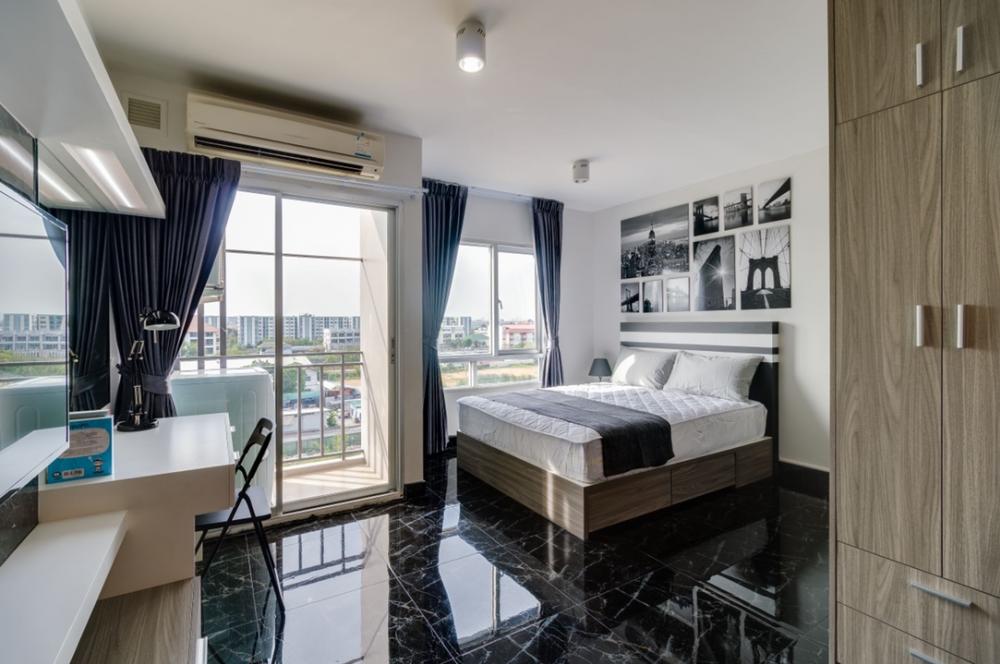 For RentCondoLadkrabang, Suwannaphum Airport : Condo for rent, Irish Avenue, new room, building 4, 7th floor, beautiful decoration, wide open view Fully furnished, 28 sq m., price 10,000 baht.