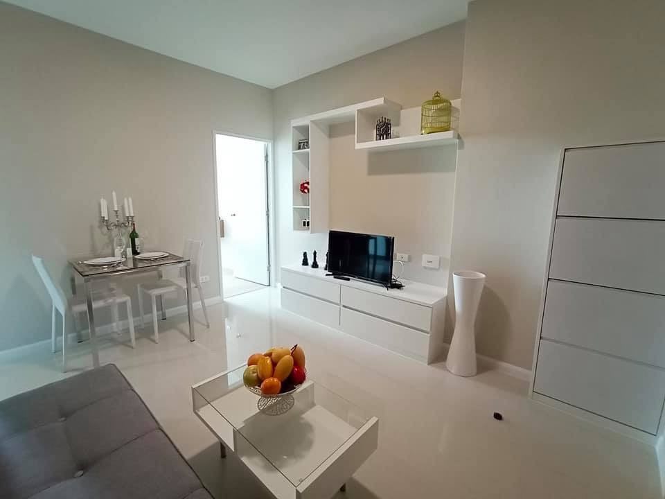For RentCondoSriracha Laem Chabang Ban Bueng : For rent, Sea Hill Condo, Sriracha, size 33square meters, sea view, price 11,000 baht per month.