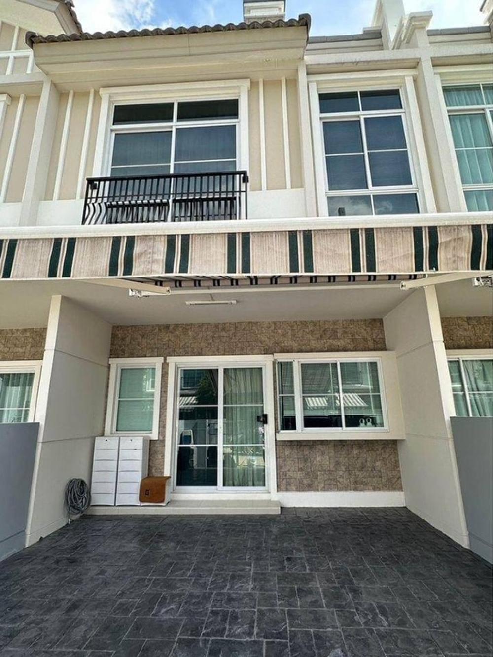 For RentTownhomeBangna, Bearing, Lasalle : New house ready to move in #Rent for only 40,000 baht !!️Townhome #Indy4 Bangna km.7 near #MegaMega Bangna #Indy4 Bangna km7🏡