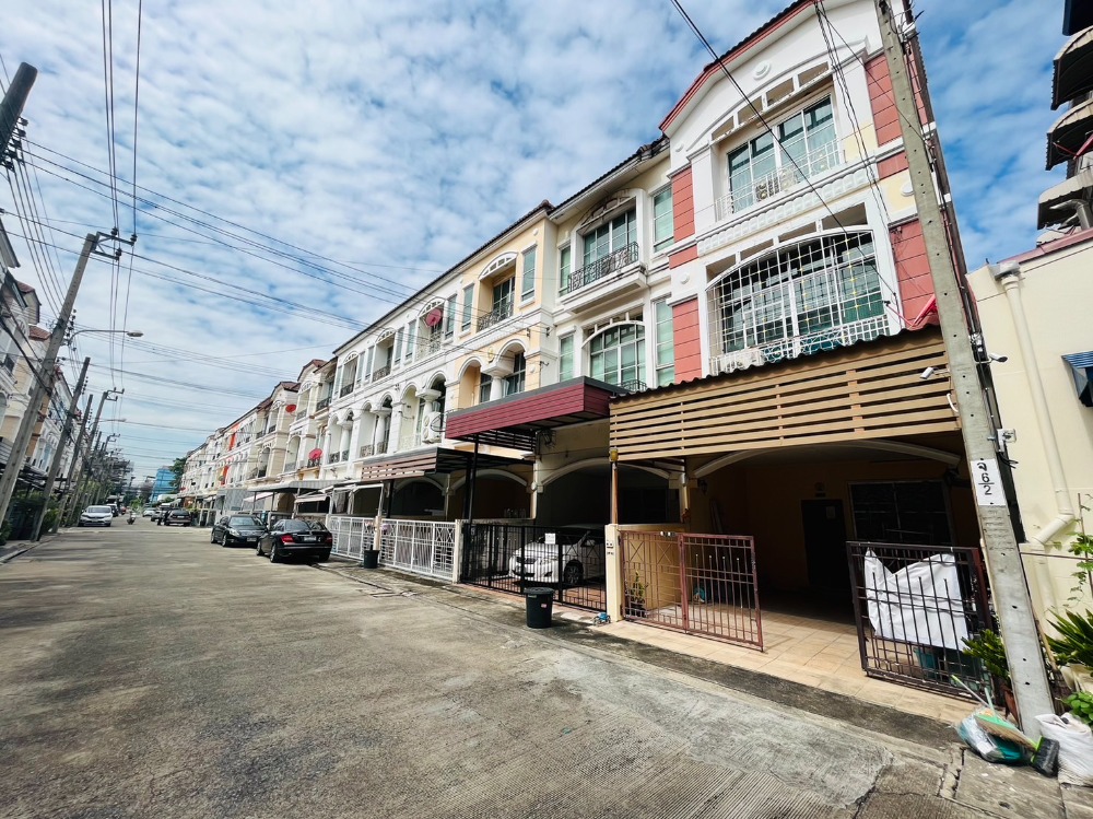 For SaleTownhomeChokchai 4, Ladprao 71, Ladprao 48, : Baan Klang Muang Chokchai 4 / 3 Bedroom (Sale), BAAN KLANG MUANG CHOKCHAI 4 / 3 Bedroom (SALE) RUK354.