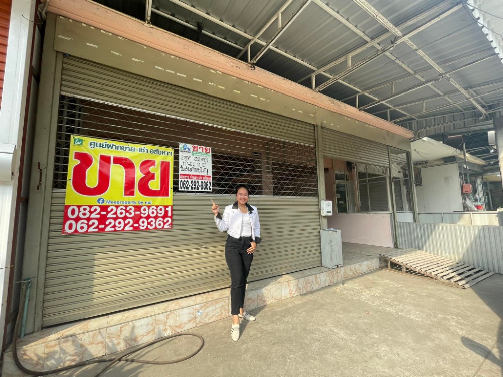 ขายอาคารพาณิชย์ปทุมธานี รังสิต ธรรมศาสตร์ : ขายถูกอาคารพาณิชย์ 4.5 ชั้น+ดาดฟ้า 2 คูหา  ตลาดไทฝั่งผลไม้นานาชาติ พื้นที่ 32 ตร.ว. พื้นที่ใช้สอย 320 ตร.ม. ห้องพัก 11 ห้องนอน 11 ห้องน้ำ 1 ร้านค้าชั้นล่าง ME-042