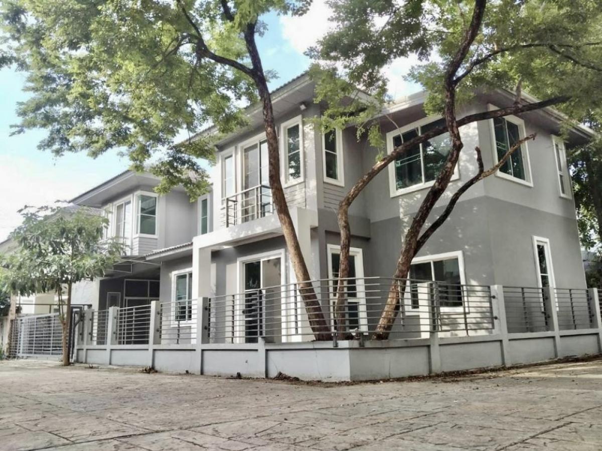 For RentHome OfficeYothinpattana,CDC : Rent a single house behind the corner Soi Yothin Pattana 3 intersection 1, along the Praditmanutham expressway Enter from the expressway 500 meters behind Chic Republic near Phothalai.