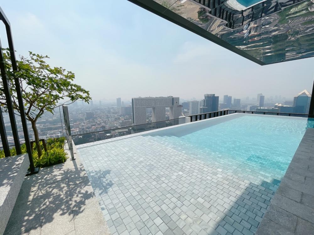 For SaleCondoKasetsart, Ratchayothin : Selling at a loss, free down payment 0 baht, cheap installments 9,990 / month, next to BTS Ratchayothin, 0 meters loss