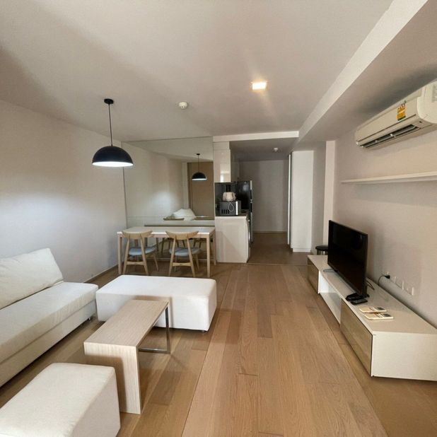 ให้เช่าคอนโดสุขุมวิท อโศก ทองหล่อ : LIV@49 43 sq.m. Rent & Sell please add LlNE lD agentbank1 O8415O5483 Code: L36680