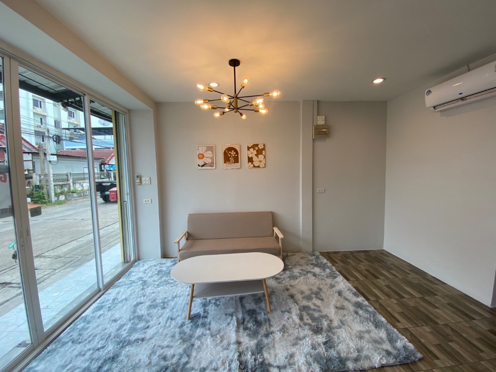 For RentHome OfficePathum Thani,Rangsit, Thammasat : Small office for rent, Soi Phaholyothin 66, next to the main road