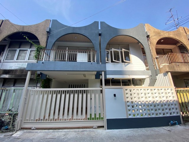 ให้เช่าบ้านสุขุมวิท อโศก ทองหล่อ : HR1038ให้เช่าทาวน์โฮม 2 ชั้น หมู่บ้านสวนเจริญใจ ซอยเอกมัย 12 ตกแต่งใหม่เฟอร์ครบพร้อมอยู่