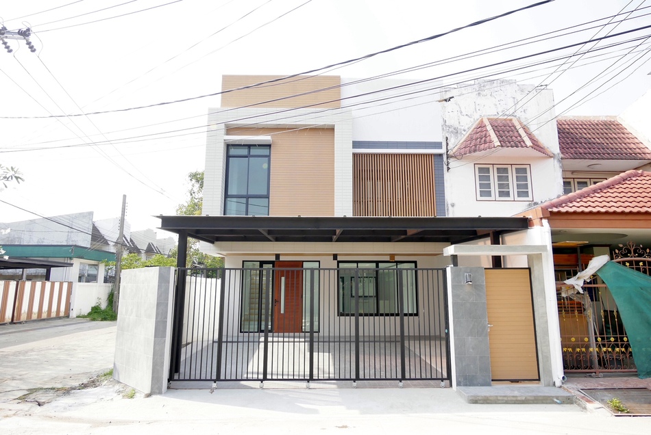 ขายทาวน์โฮมเสรีไทย-นิด้า : ขายทาวน์โฮม 2 ชั้น ม.ลัดดาวัลย์ รามคำแหง แยกนิด้า ถ.ศรีบูรพา ขนาด 41 ตร.ว. 4 นอน 3 น้ำ ตกแต่งใหม่ทั้งหลัง ราคาพิเศษ