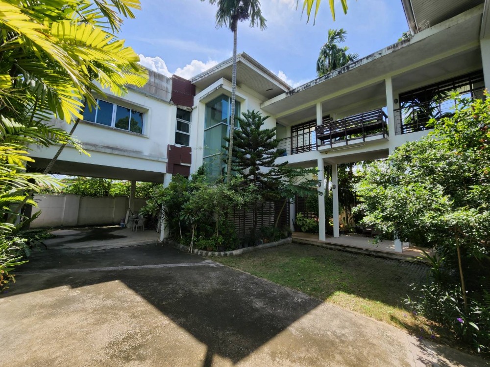 For SaleHousePhutthamonthon, Salaya : House for sale 200 square wa. Near Mahidol University, Salaya Usable area 448 sq m. Spacious, divided into proportions for use perfectly.
