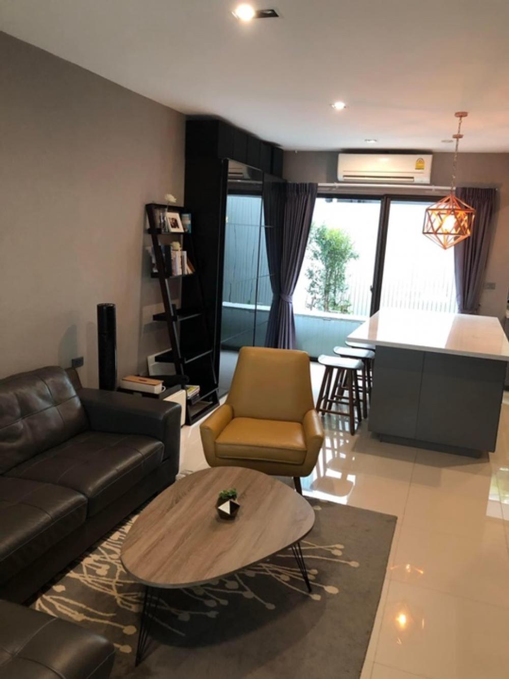 ให้เช่าทาวน์โฮมเกษตร นวมินทร์ ลาดปลาเค้า : The Landmark Ekamai-Ramindra💛 3 bedrooms / 4 bathrooms 💛 Entire townhome unit with 3 floors  💛 จอดรถได้ 2 คัน และเพิ่มเติมในซอยหมู่บ้าน 💛 พื้นที่ใช้สอย 168 ตร.ม.