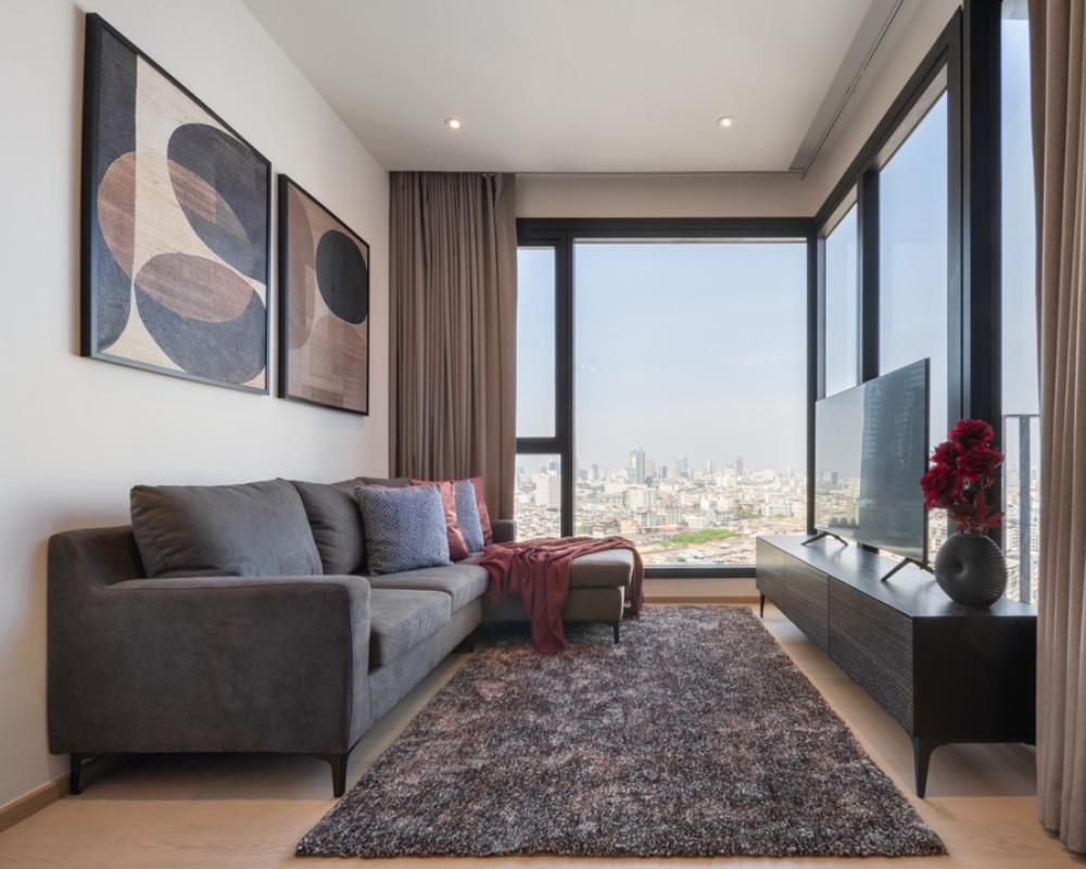 For RentCondoRama9, Petchburi, RCA : 🏢 Ashton Asoke Rama 9 📍30th floor 🌤️ G Tower view 🛋️ Fully Furnished 📺 Complete electrical appliances 🖼️ Beautiful decoration (Special price)