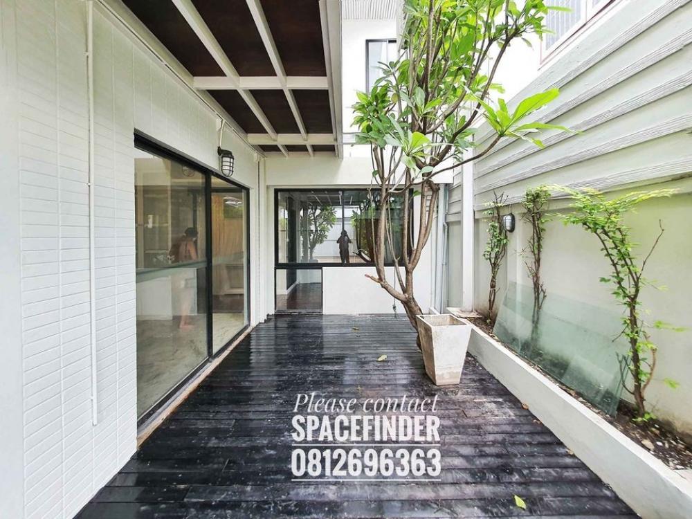 ให้เช่าบ้านพระราม 3 สาธุประดิษฐ์ : Pet friendly Detached House In Sathorn /Chan Road For Rent Suitable For Chef Table, Home Office, Cloud Kitchen or Cafe2 StoreysTotal area : 60 sq.wa Usable area : 350 sq.m.3 Bedrooms 3 Bathrooms (one with bathtub) 3 Parking slots inside Pets allowedUnfurn