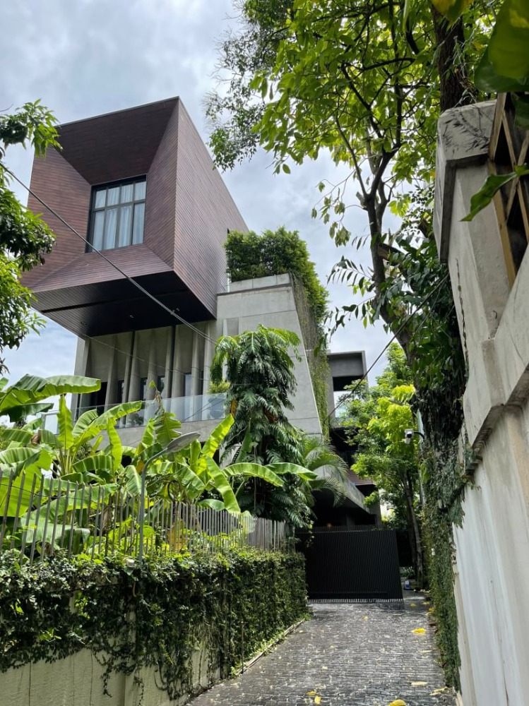 For RentHouseSukhumvit, Asoke, Thonglor : For Rent/Sale ⭐ Ekamai 12 Modern Pool Villa ⭐