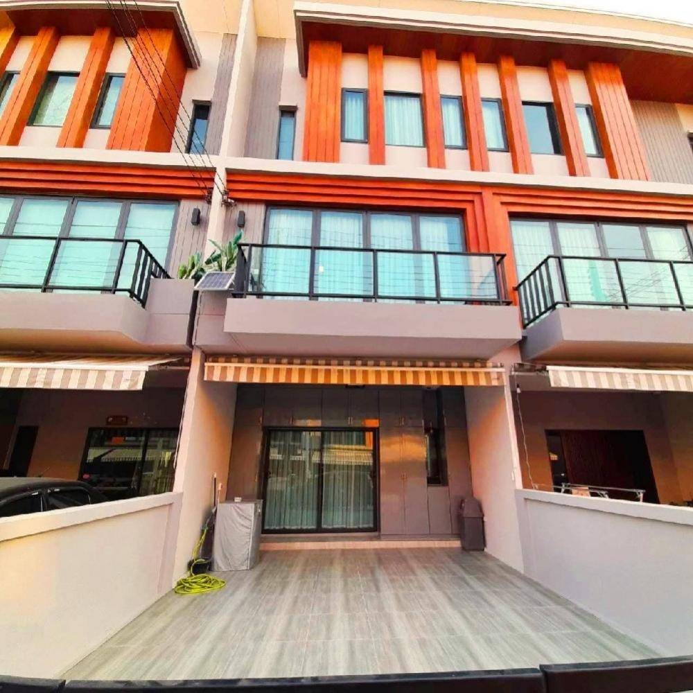 For RentTownhomePattanakan, Srinakarin : Townhome for rent, Igent Phatthanakan, near Lotus-On Nut 80, just 5 minutes.